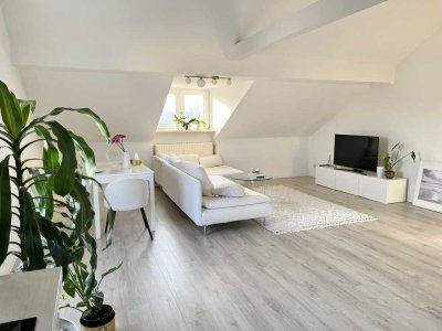 Exklusive 2-Zimmer-DG-Wohnung mit EBK in Neunkirchen am Sand