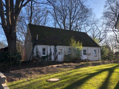 Charmantes,sanierungsbedürftiges 5 1/2 Zimmer Landhaus am Ende einer Sackgasse in Ahrensburg-Ost