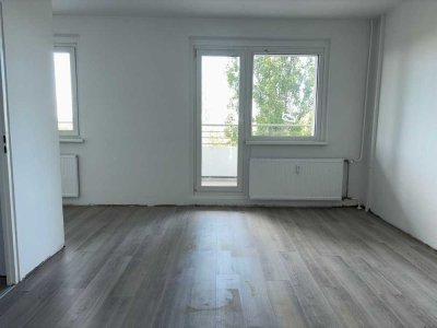 Erste eigene Wohnung in Lichtenberg mit Aufzug und Balkon!
