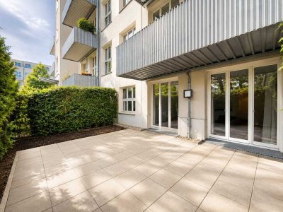 Frisch renovierte 2-Zimmer Wohnung mit großer Terrasse I sofort bezugsfrei