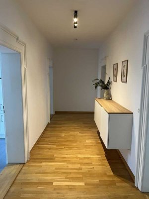 Wunderschöne möblierte Altbauwohnung mit 3 Zimmern, 90 m² in München – perfekt für kleine Familien