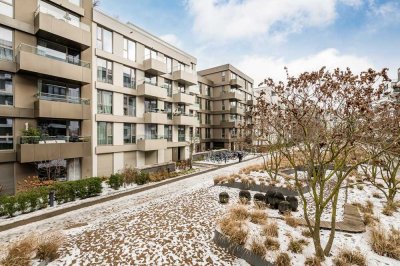Spittelmarkt. Kreuzberg/ Mitte. Vacant and quiet, 2019 built condo-apartment with 2 balconies.