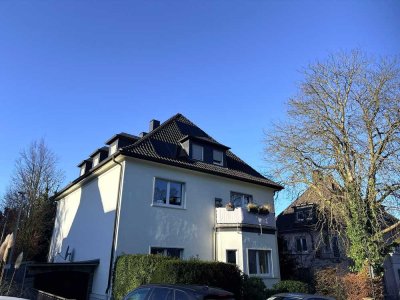 Stadtgartenwohnung in repräsentativer Villa mit Terrasse und Garten