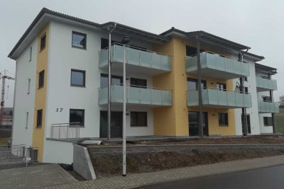Erstbezug mit Balkon und Einbauküche: Attraktive 3,5-Raum-EG-Wohnung in Sulz am Neckar