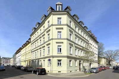 Historischer Charme neu gedacht: Altbauwohnung mit Terrasse in einer der besten Lagen Leipzigs