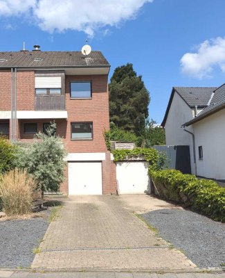 Ideal für die größere Familie: 
EFH mit Kamin, Balkone, Sauna
und 2 Garagen