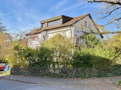 Attraktive Dachgeschosswohnung in zentraler Lage mit Zimmern im Untergeschoss - vermietet