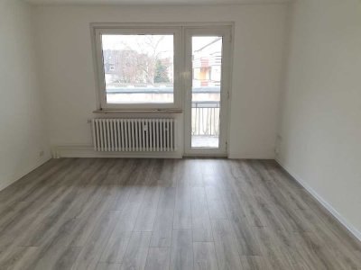 Renovierte 4-Zimmer-Wohnung mit Balkon zu vermieten! 1 Nettokaltmiete frei (2. Monat)*