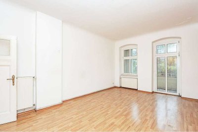 Großzügiger Altbau mit Südbalkon ! +Provisionsfrei+