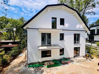 NEUBAU-2-Zimmer-OG-Wohnung mit Balkon in stadtnaher und zugleich ruhiger Lage