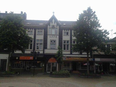 Zentrale 2-Zimmer-Wohnung mit Einbauküche