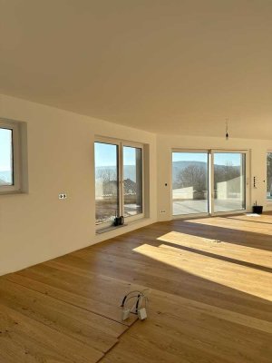 Lichtdurchflutete Neubauwohnungen mit Blick auf den Vetzberg und privatem Garten