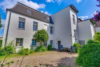 Solides MFH mit fünf WE in zentraler Lage von Schleswig – Kapitalanlage mit Entwicklungspotenzial!