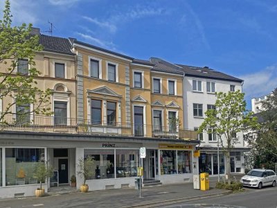 So zentral und mit ganz viel Charme!
Moderne Altbauwohnung mit großen Balkonen.