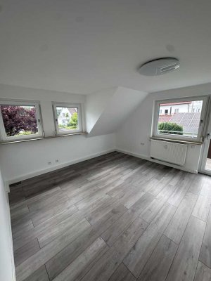 Stilvolle, sanierte 2-Raum-DG-Wohnung mit geh. Innenausstattung mit Balkon und EBK