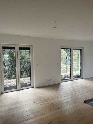 Erstbezug direkt am Wald: Größzügige 3-Zimmerwohnung mit Terrasse und Garten