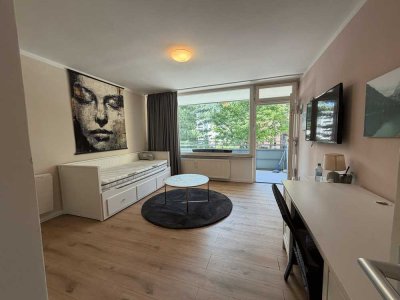 MODERNES CITY-STUDIO IN CHARLOTTENBURG – RUHIGE HOFLAGE, WEST-BALKON & SICHERE TIEFGARAGE (OPT.) !