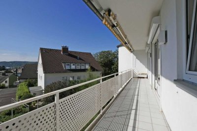 Mit herrlichem Blick über die Stadt! Sonnig - Großzügig - in bester Lage