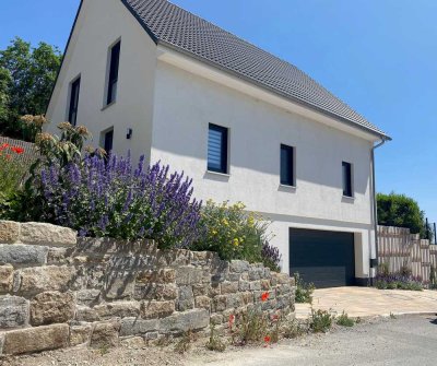 Modernes und neuwertiges Einfamilienhaus mit geh. Innenausstattung