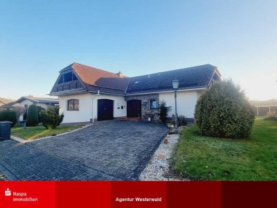 Gemeinde Boden: Gepflegte Immobilie mit Garage und schönem Areal in Ortsrandlage