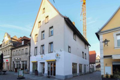 Sanieren und vermieten: 3 Parteienhaus mit Gewerbeeinheit und Baulücke in Forchheimer Innenstadt