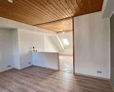 Helle & großzügige: 3-Zi.-DG-Wohnung mit Stellplatz, zentral in Landau