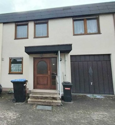 Reihenhaus mit tollem Garten und solider Substanz - Raum für ihre Ideen!