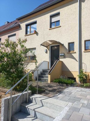 Kleines Reihenmittelhaus mit Potential zu Größerem in Bad Klosterlausnitz