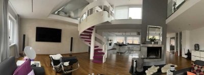 Exclusive, zentrale Maisonetten-Whg. mit Galerie, Dachterrasse & priv. Aufzug