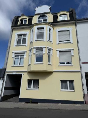 Schöne 2 Z Altbauwohnung mit Balkon und Weitblick