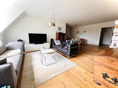 Modernisierte 5-Raum-Wohnung mit Einbauküche in Hamburg