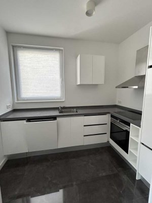Exklusive, neuwertige 1,5-Zimmer-Dachgeschosswohnung mit geh. Innenausstattung mit EBK