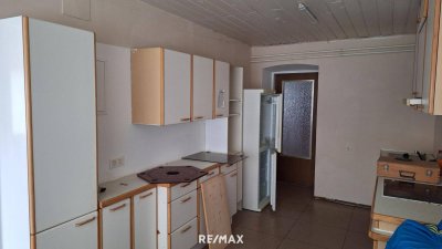 "Sehr schönes Mehrparteienhaus mit unzähligen Möglichkeiten im Ortskern von Weinburg am Saßbach"