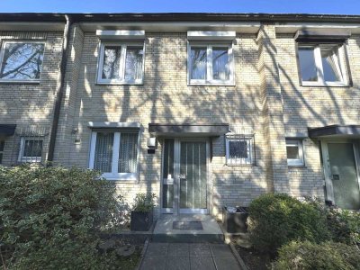 Mittelreihenhaus mit Charakter und Potenzial in Hamburg-Volksdorf