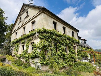 Freistehendes Einfamilienhaus mit großem Garten