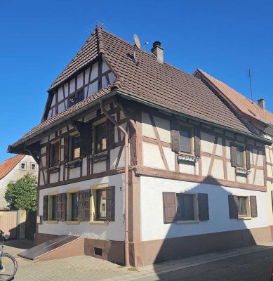 ~~ RENOVIERUNGSBEDÜRFTIGES FACHWERKHAUS MIT GARAGE, SCHEUNE UND KLEINEM GARTEN ~~