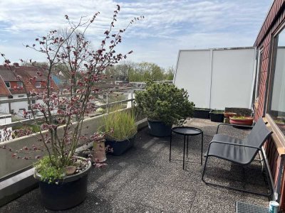 Singles aufgepasst: ruhiges Apartment mit fast umlaufender Dachterrasse