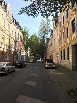 Ruhiges Highlight im Hinterhaus: Frisch renovierte Maisonette-Wohnung in Düsseldorf-Gerresheim