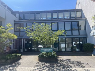 Helle Seniorenwohnung mit Balkon und umfangreichem Freizeitangebot in Krefeld-Hüls