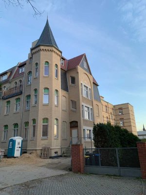 Helle, großzügige + barrierearme 4-R.-WE m. Terrasse i. Einzeldenkmal su. Liebhaber/in