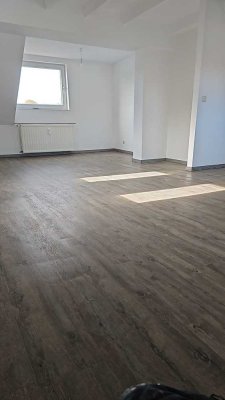 kleine gemütliche DG Wohnung