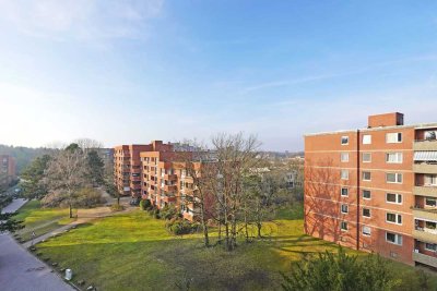 Großzügige, helle 2 Zi. ETW mit gr. Balkon, TG und FS in Endetage.