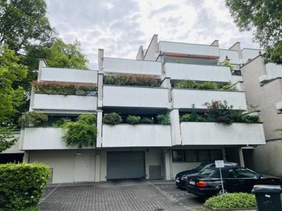 Bestlage City-Ost: Belle-Etage in der "Beethovenstraße" mit 2 Terrassen, 2 PKW-Plätzen, Aufzug & EBK