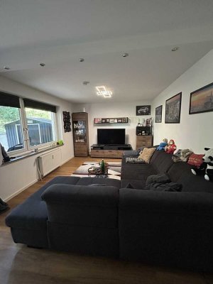 Geschmackvolle 3-Raum-EG-Wohnung mit gehobener Innenausstattung mit EBK in Neuss