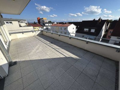 Schöne, sonnige 3 Zimmer-Wohnung, EBK, große Dachterrasse, TG, STP, für 1-2 Personen