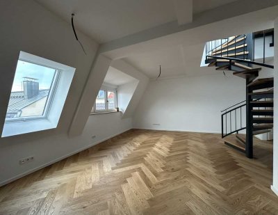 Blick über ganz München - Luxuriöse Penthouse-Wohnung inkl. Küche und großer Dachterrasse
