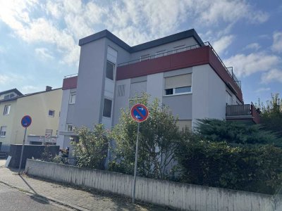 Attraktive und helle 2-Zimmer Dachgeschosswohnung mit zwei Balkonen in Sandhausen