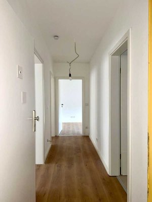 Erstbezug nach Sanierung: 3-Zimmer-Wohnung im 3. OG mit Balkon in Ludwigshafen Süd