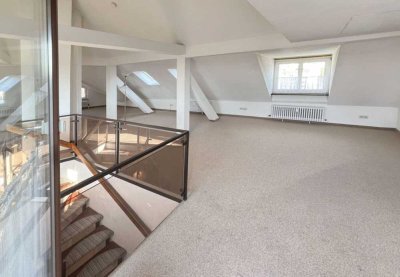 Wohnen über den Dächern von Nürnberg-Schoppershof
* 4-Zimmer * 2 Etagen * Dachterrasse * Sauna *