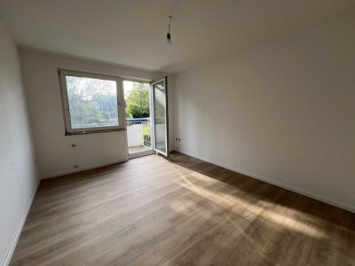 Frisch sanierte 3 ZKDB Wohnung mit Balkon und Einbauküche in Stolberg Büsbach